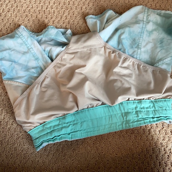 Tracker V Lululemon Shorts!!! Size 8! - Picture 5 of 9